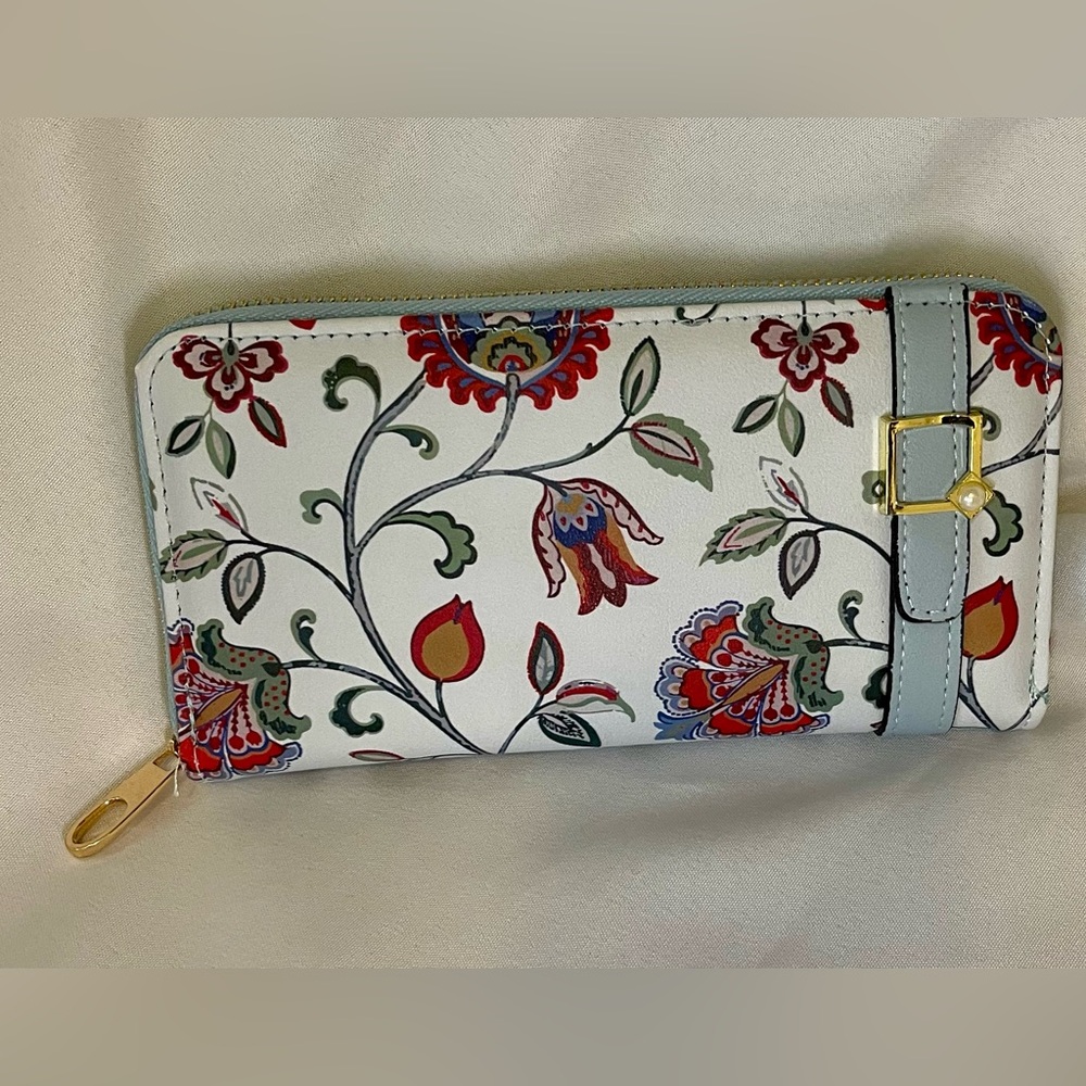 NWOT. unbranded long floral wallet. Zipper all around 12 card slots.